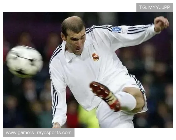 足球明星妻子的背后故事：她们如何平衡家庭与事业，成就默默奉献的伟大力量