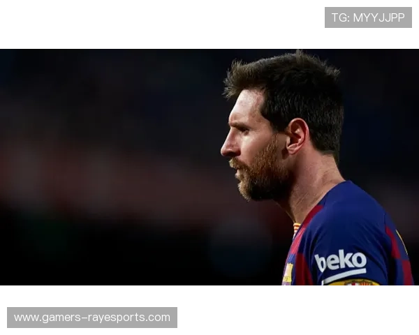 足球球星假笑瞬间背后的真实情感与场上压力解析